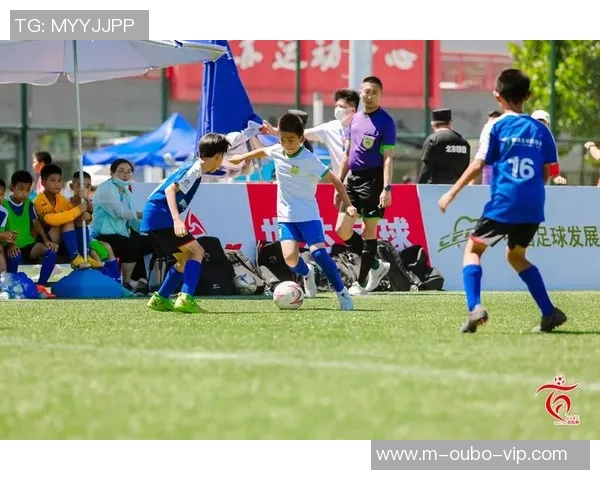 精彩足球杯图片大全汇总展现各国球队风采与激情瞬间 精彩足球杯图片大全汇总展现各国球队风采与激情瞬间